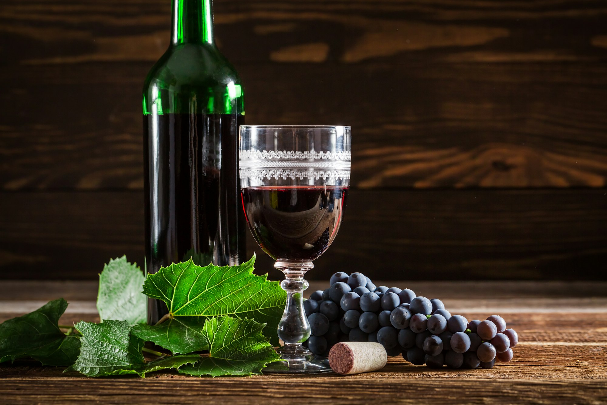 Fresh red wine with grapes
